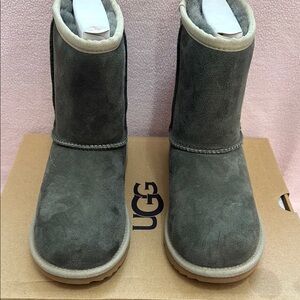 UGG Kids Boots (Classic II)